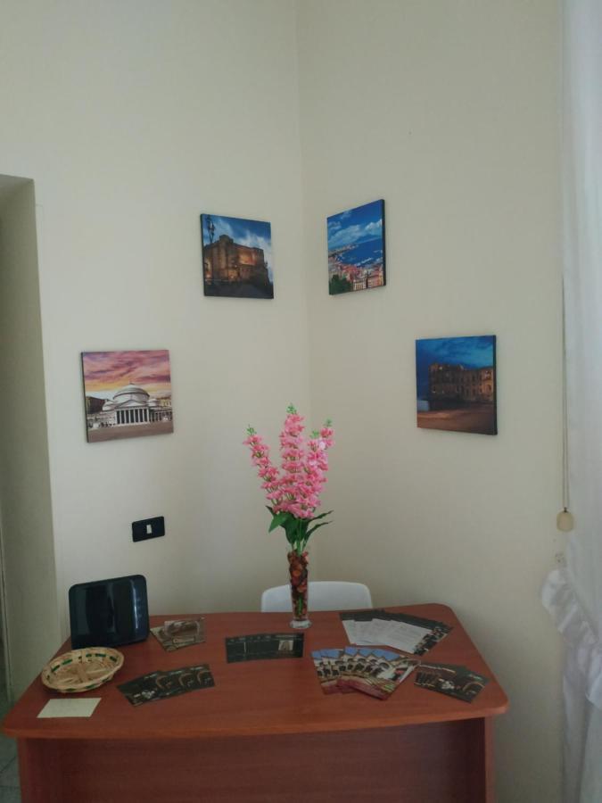 Una Terrazza Sulla Galleria Umberto Bed & Breakfast